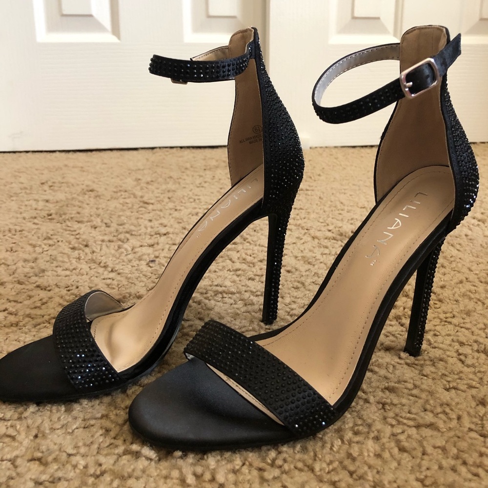 Black studded heel🖤
